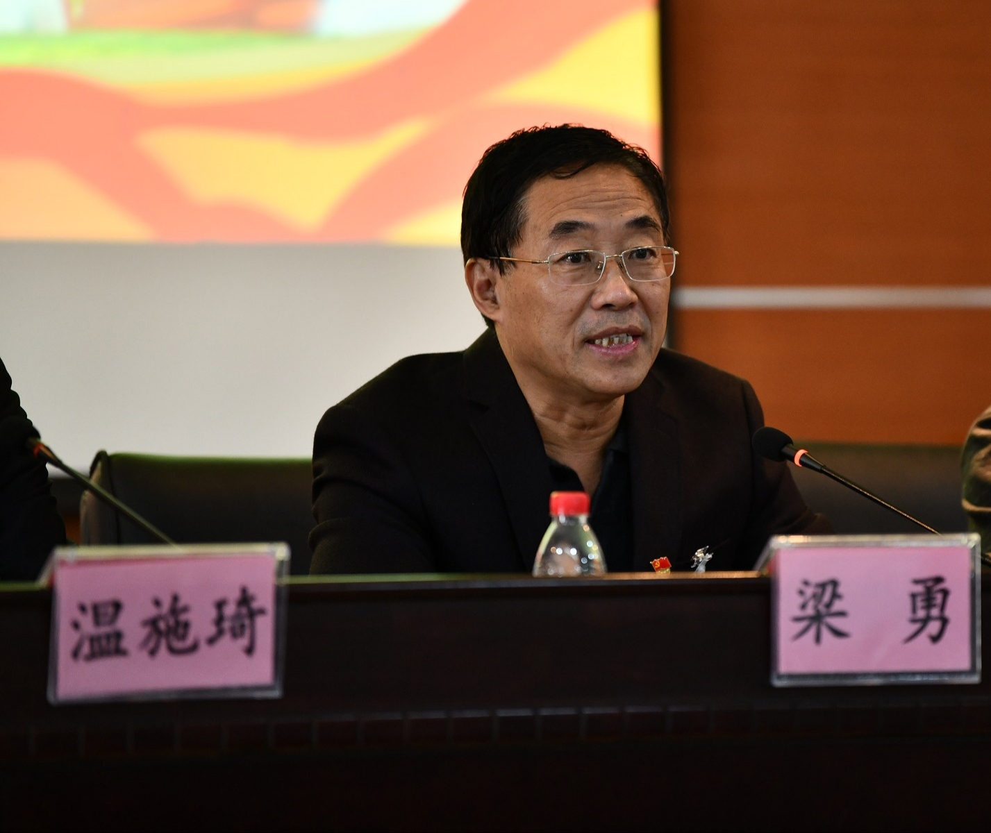jk黑色丝袜美女被网站
