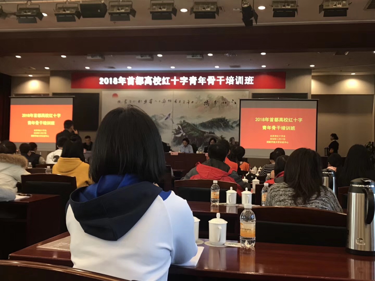 jk黑色丝袜美女被网站