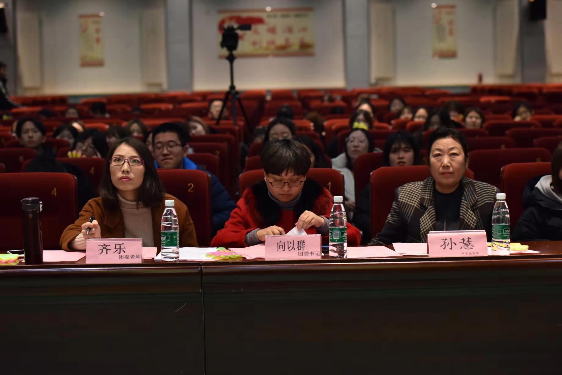 jk黑色丝袜美女被网站