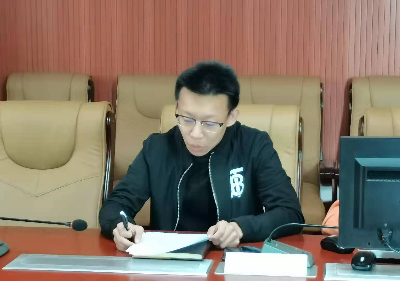 jk黑色丝袜美女被网站