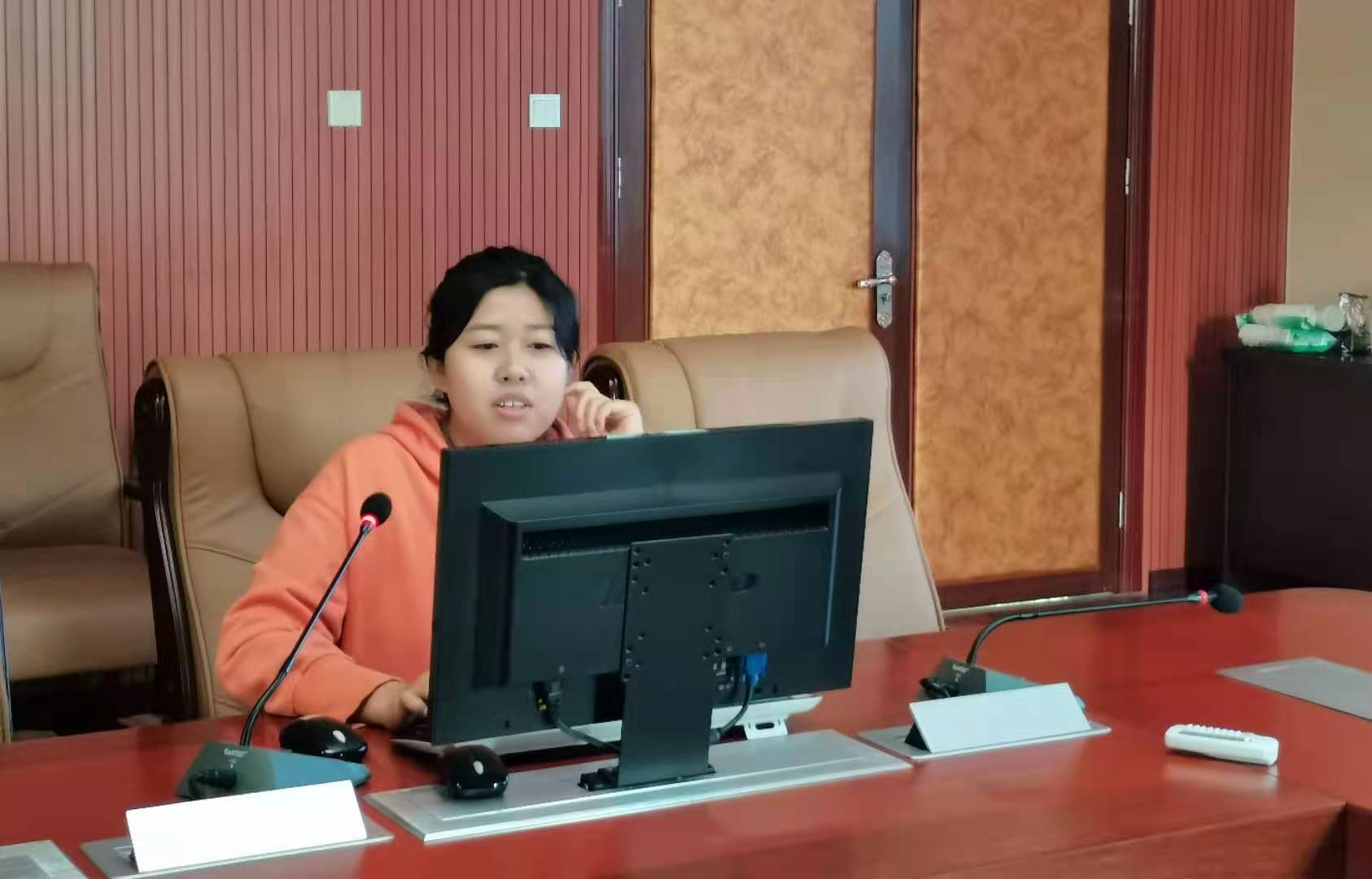 jk黑色丝袜美女被网站