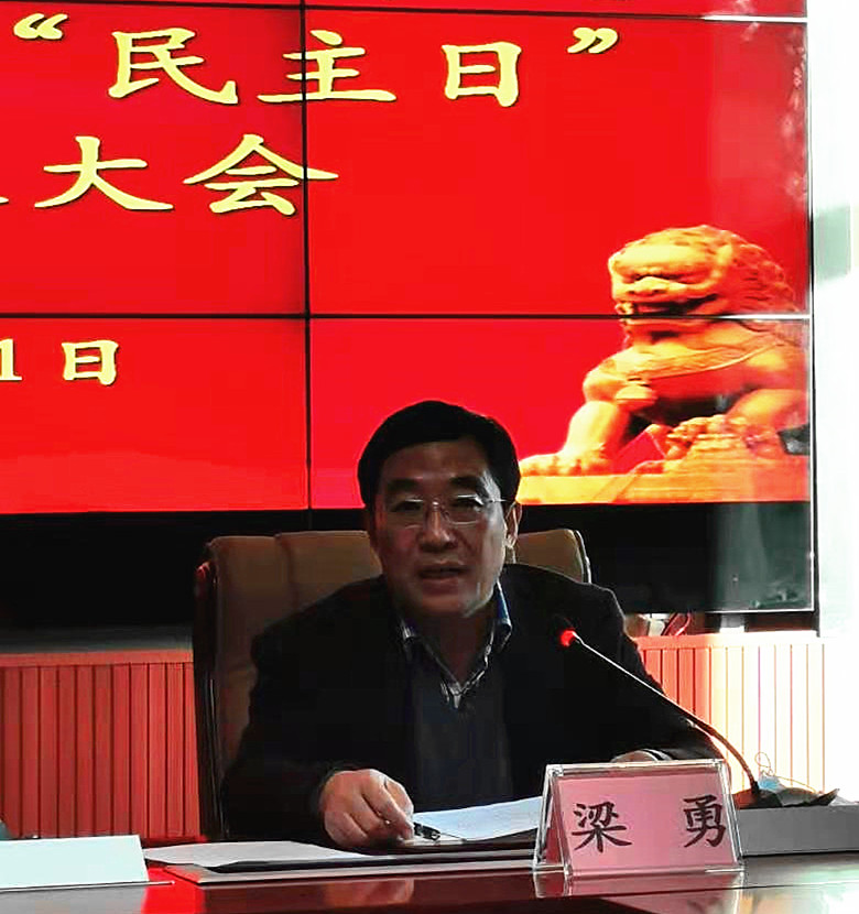 jk黑色丝袜美女被网站