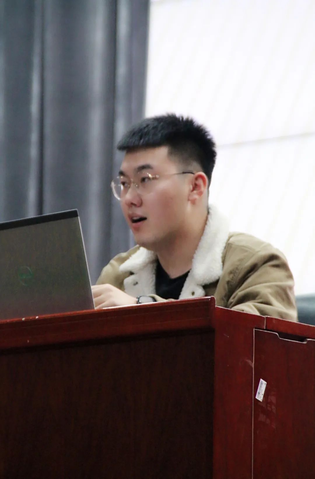 jk黑色丝袜美女被网站