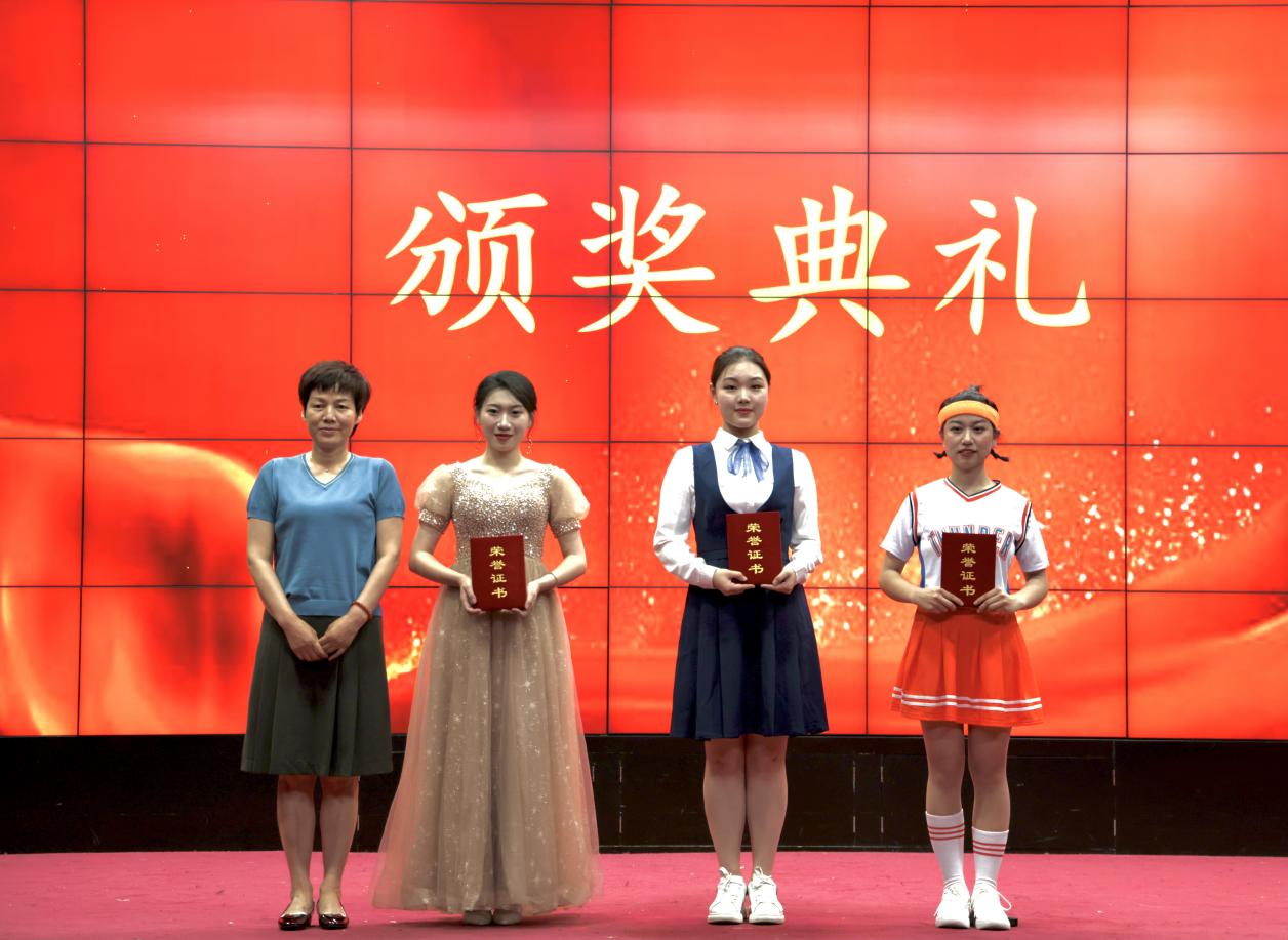 jk黑色丝袜美女被网站