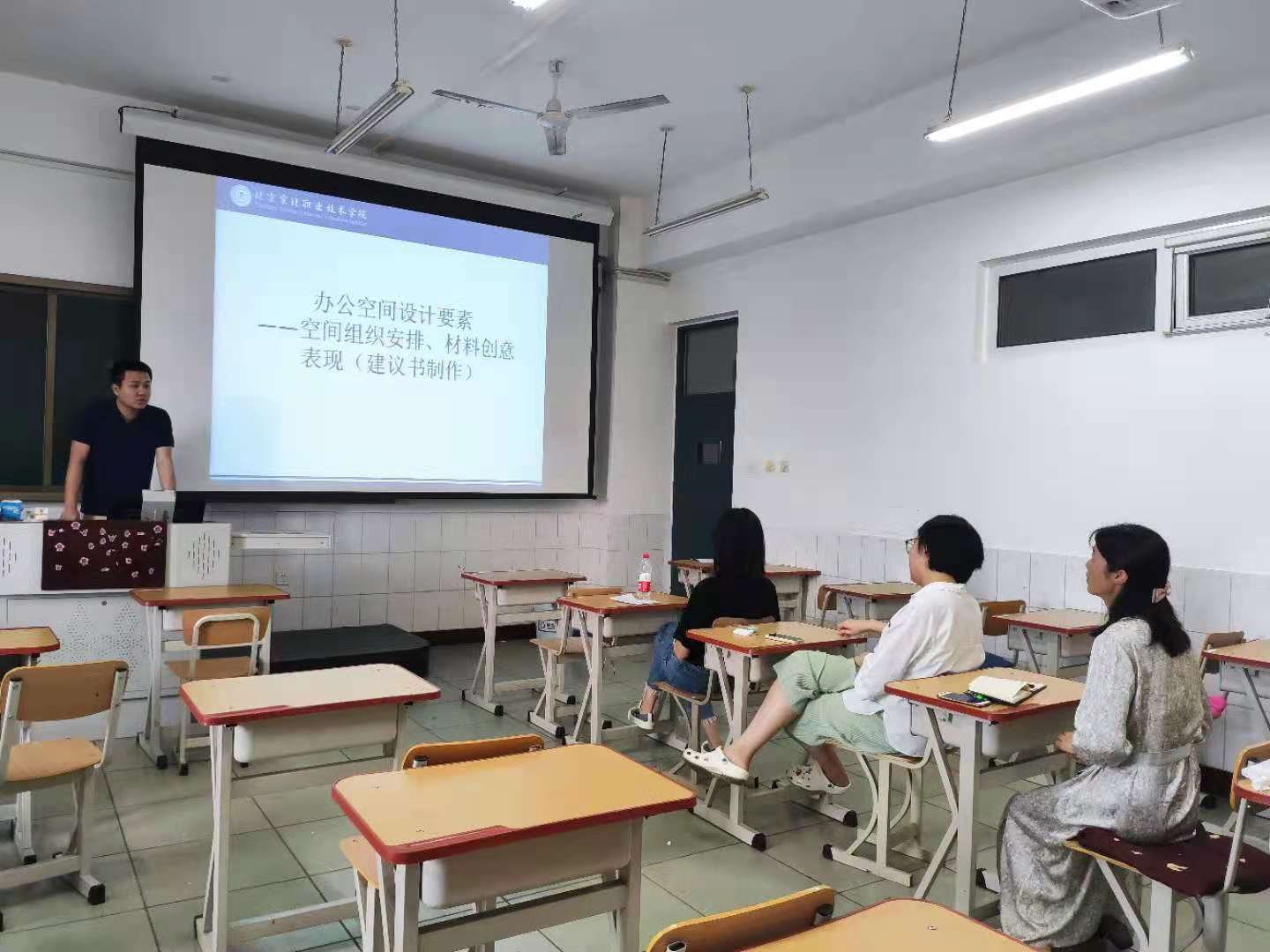 jk黑色丝袜美女被网站