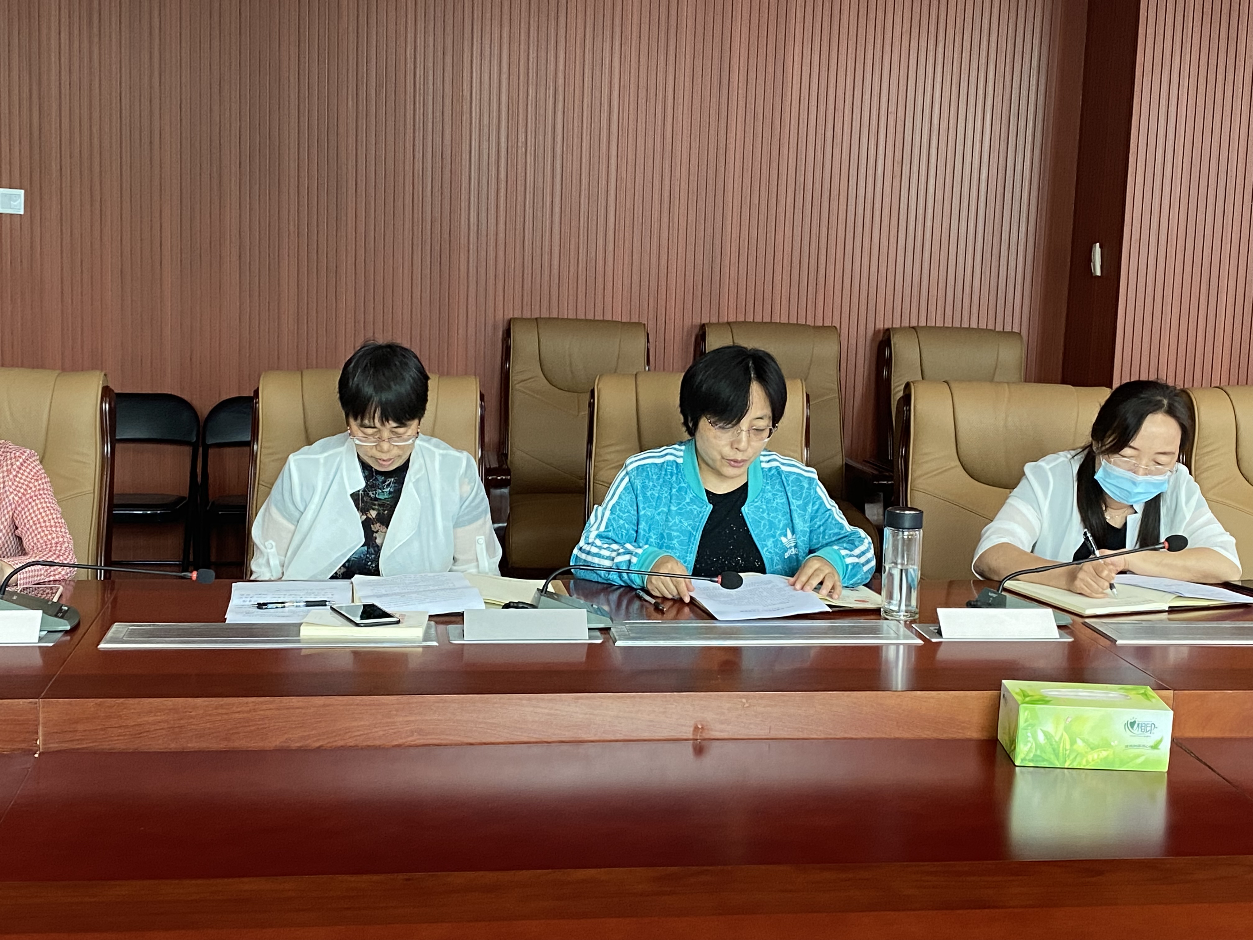 jk黑色丝袜美女被网站