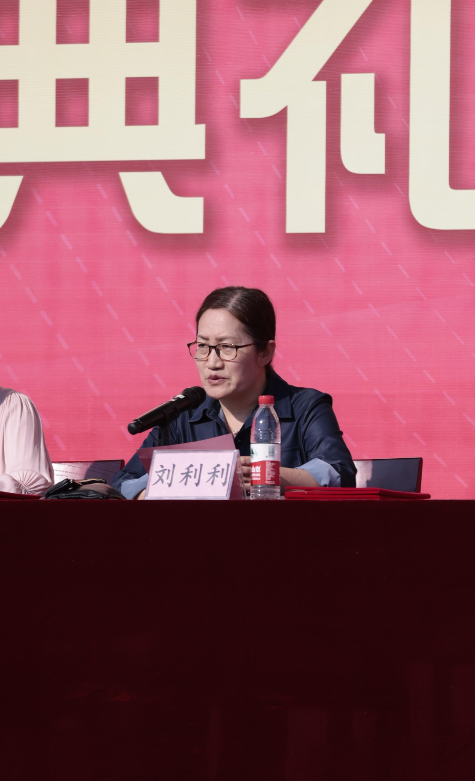 jk黑色丝袜美女被网站