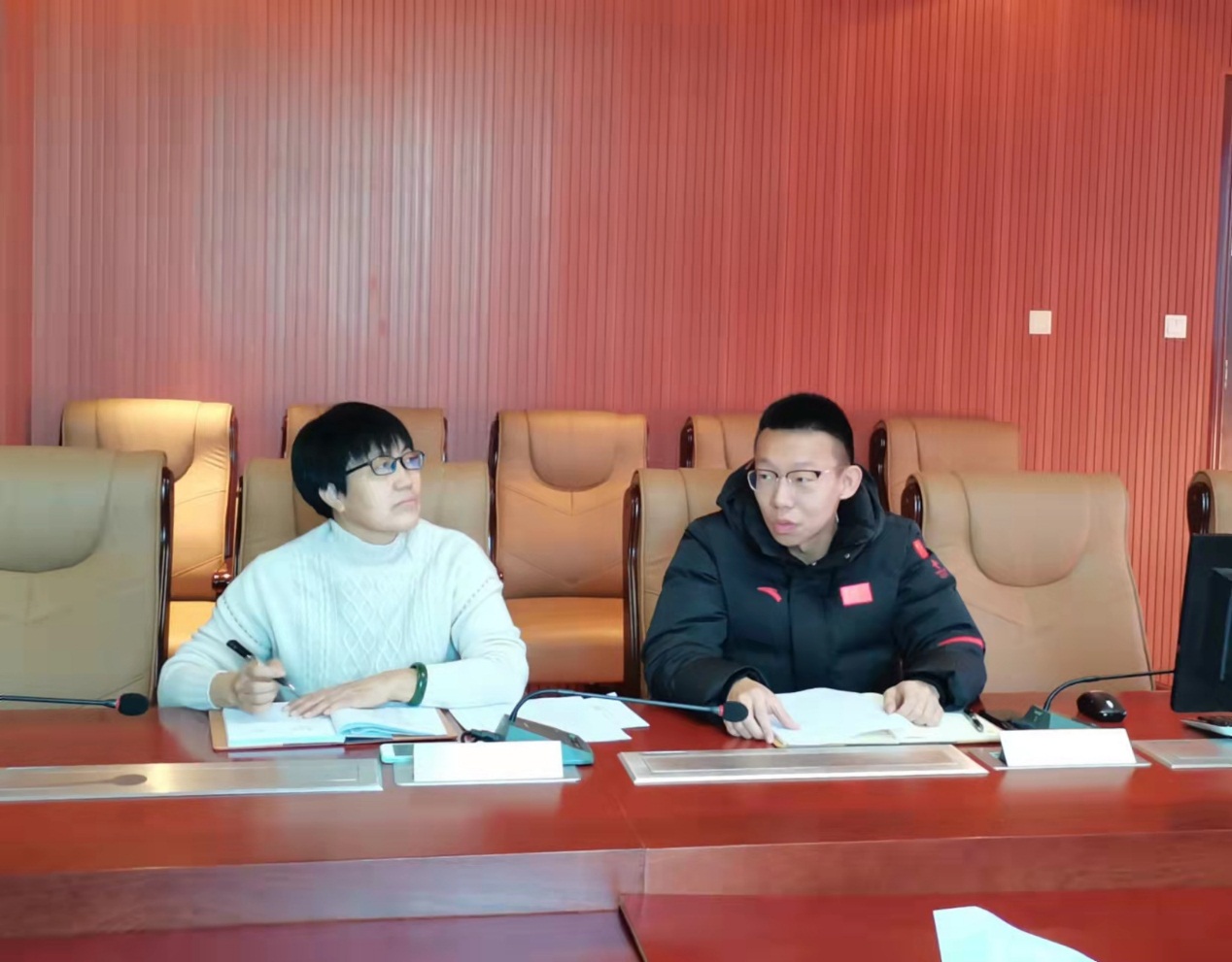 jk黑色丝袜美女被网站