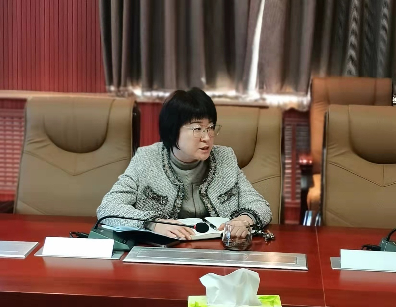 jk黑色丝袜美女被网站