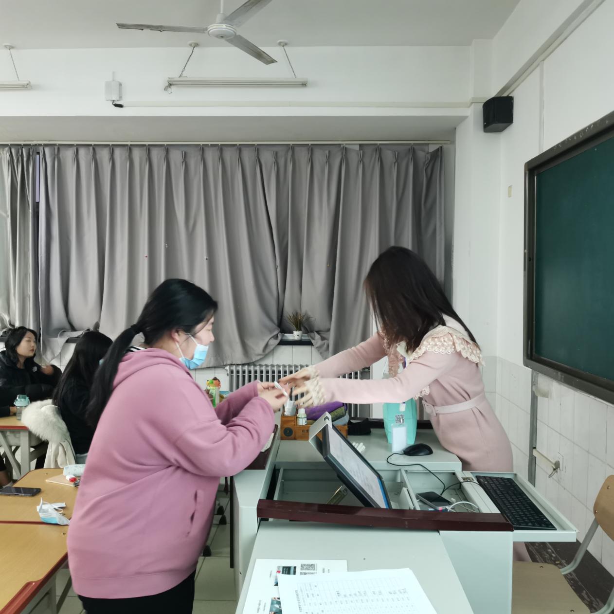 jk黑色丝袜美女被网站