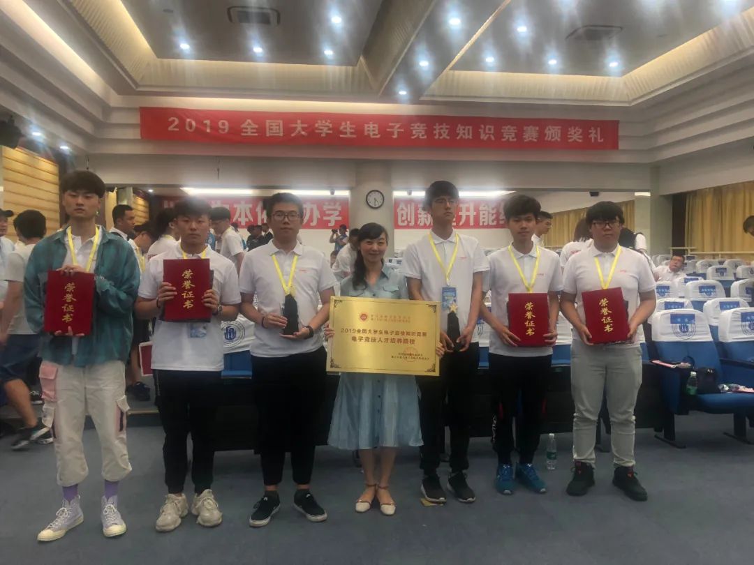 jk黑色丝袜美女被网站
