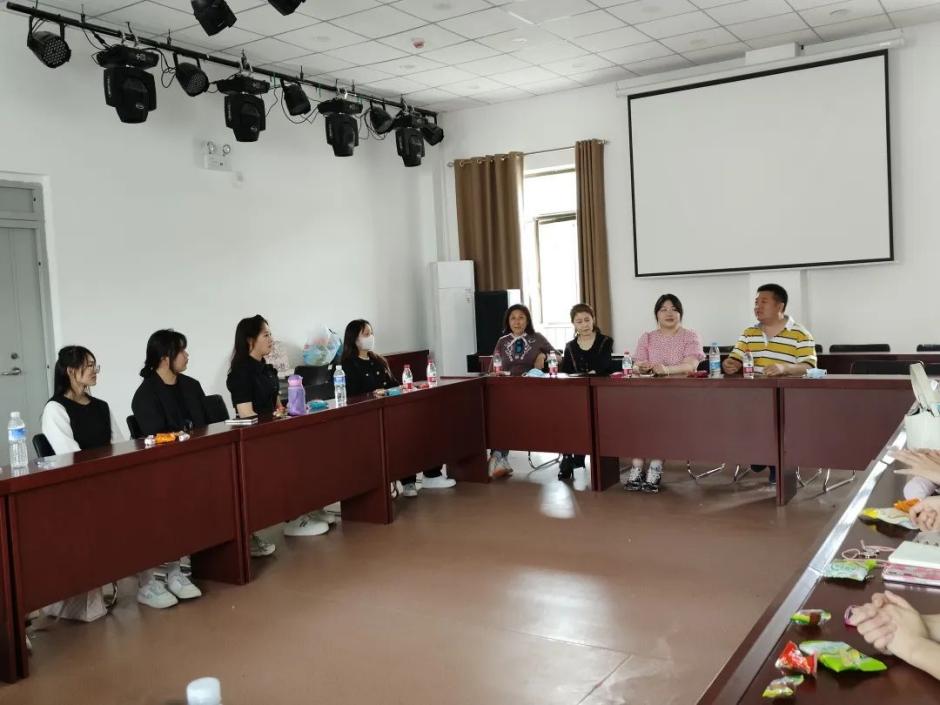 jk黑色丝袜美女被网站