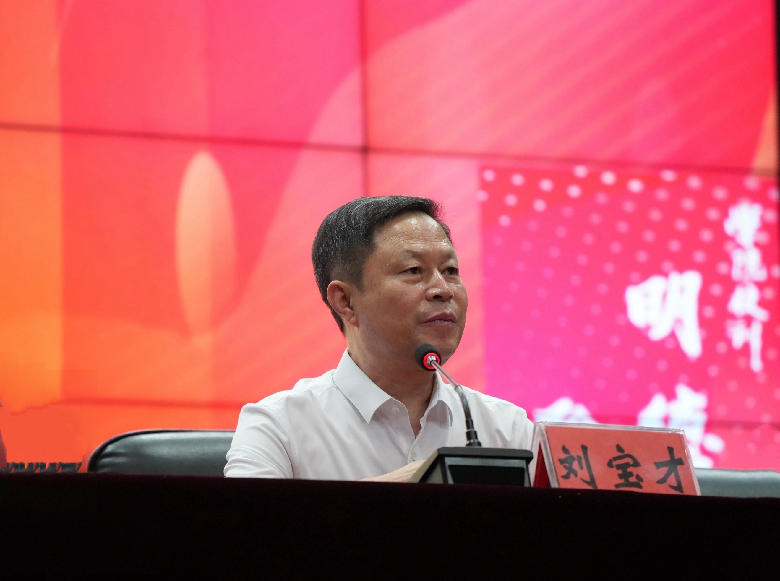 jk黑色丝袜美女被网站