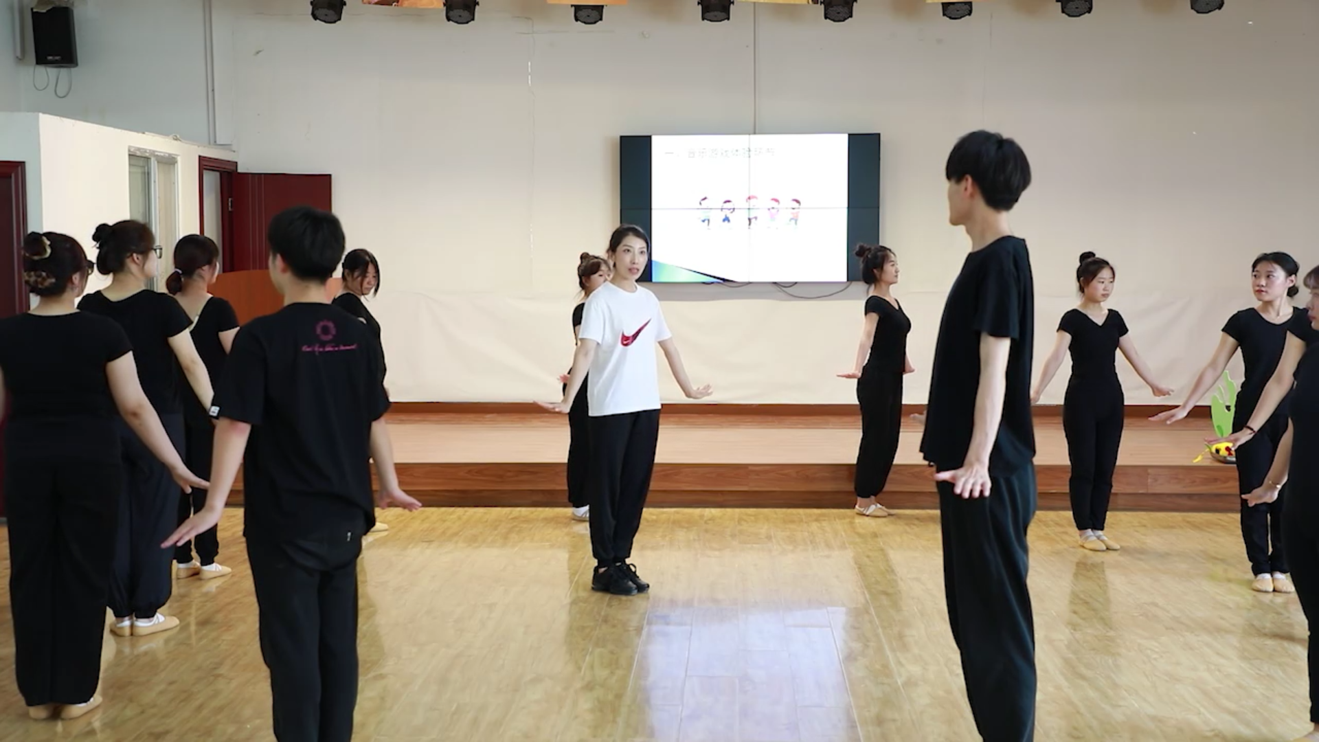 jk黑色丝袜美女被网站