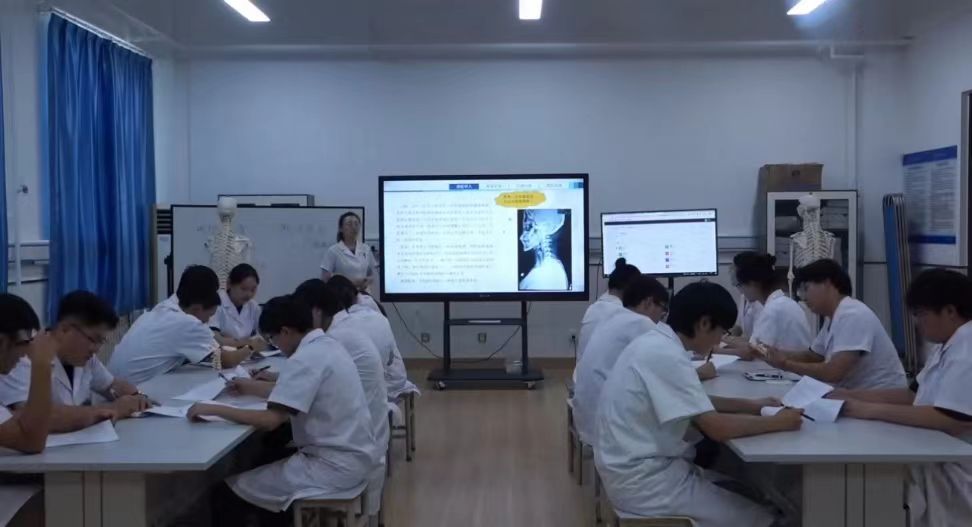 jk黑色丝袜美女被网站