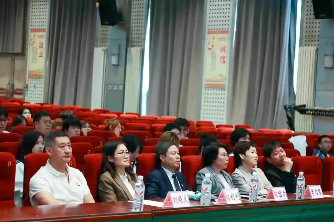 jk黑色丝袜美女被网站