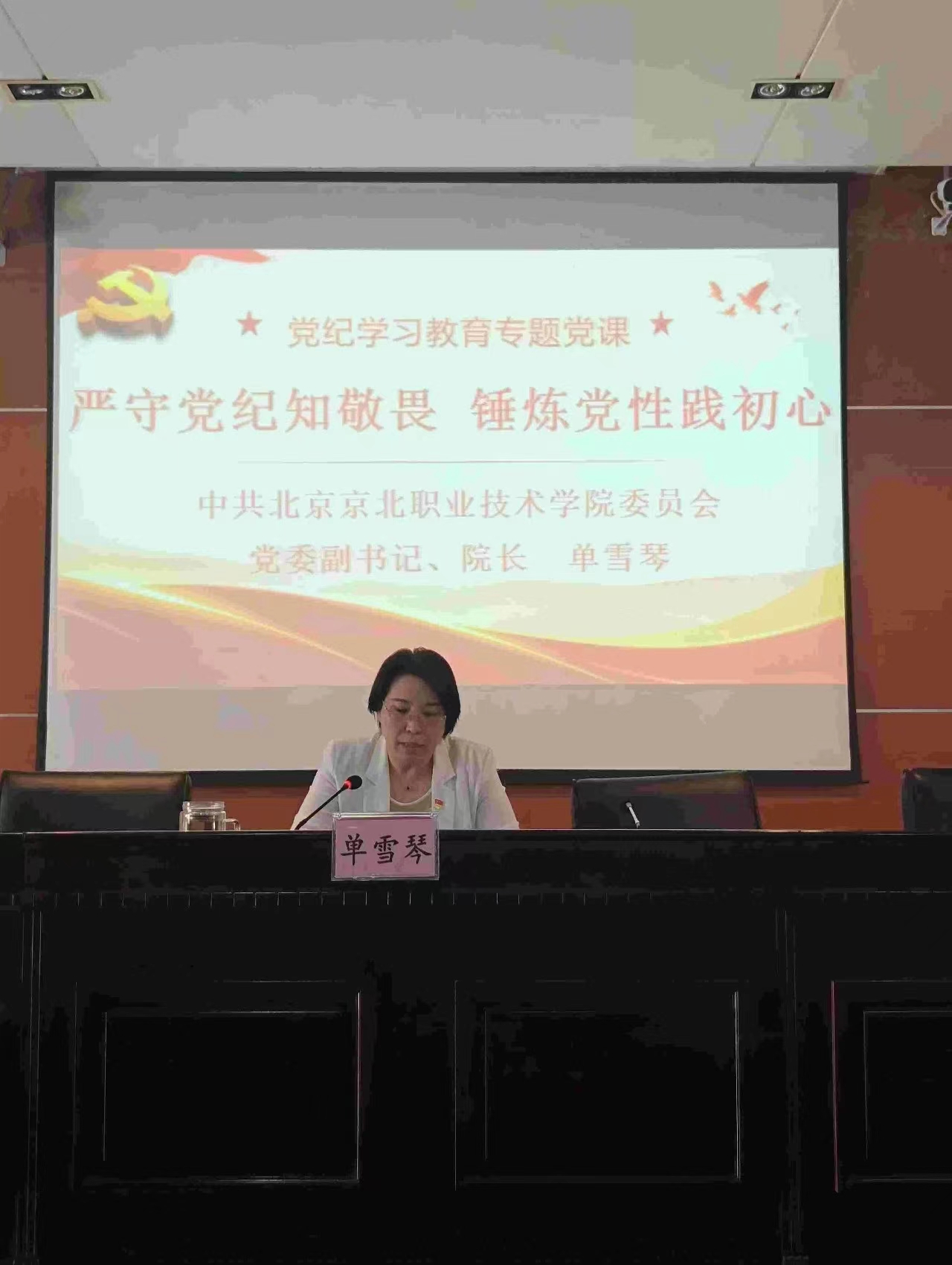 jk黑色丝袜美女被网站