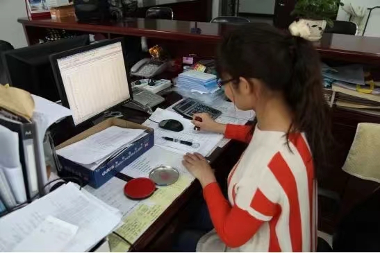 jk黑色丝袜美女被网站