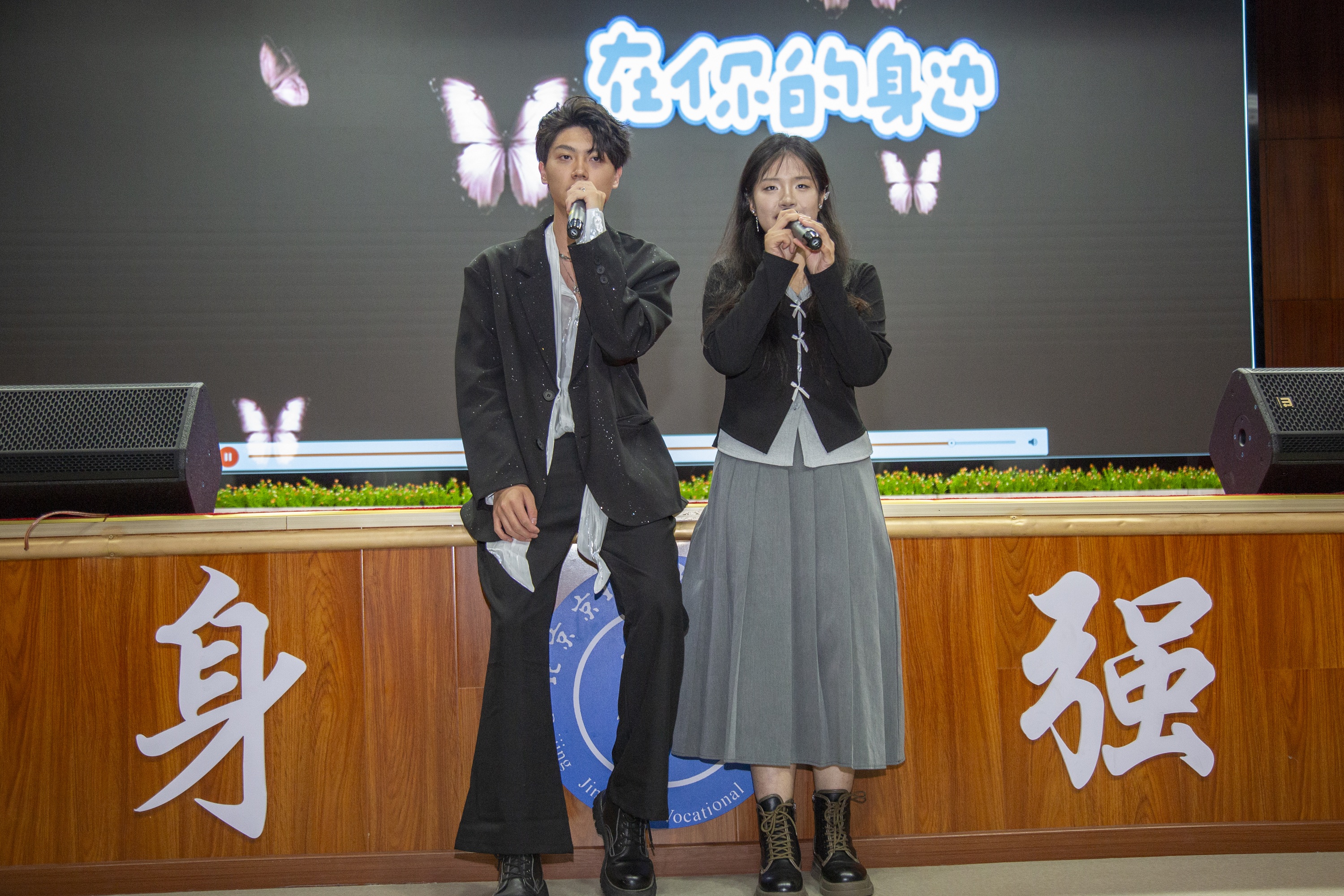 jk黑色丝袜美女被网站