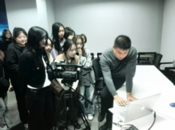 jk黑色丝袜美女被网站