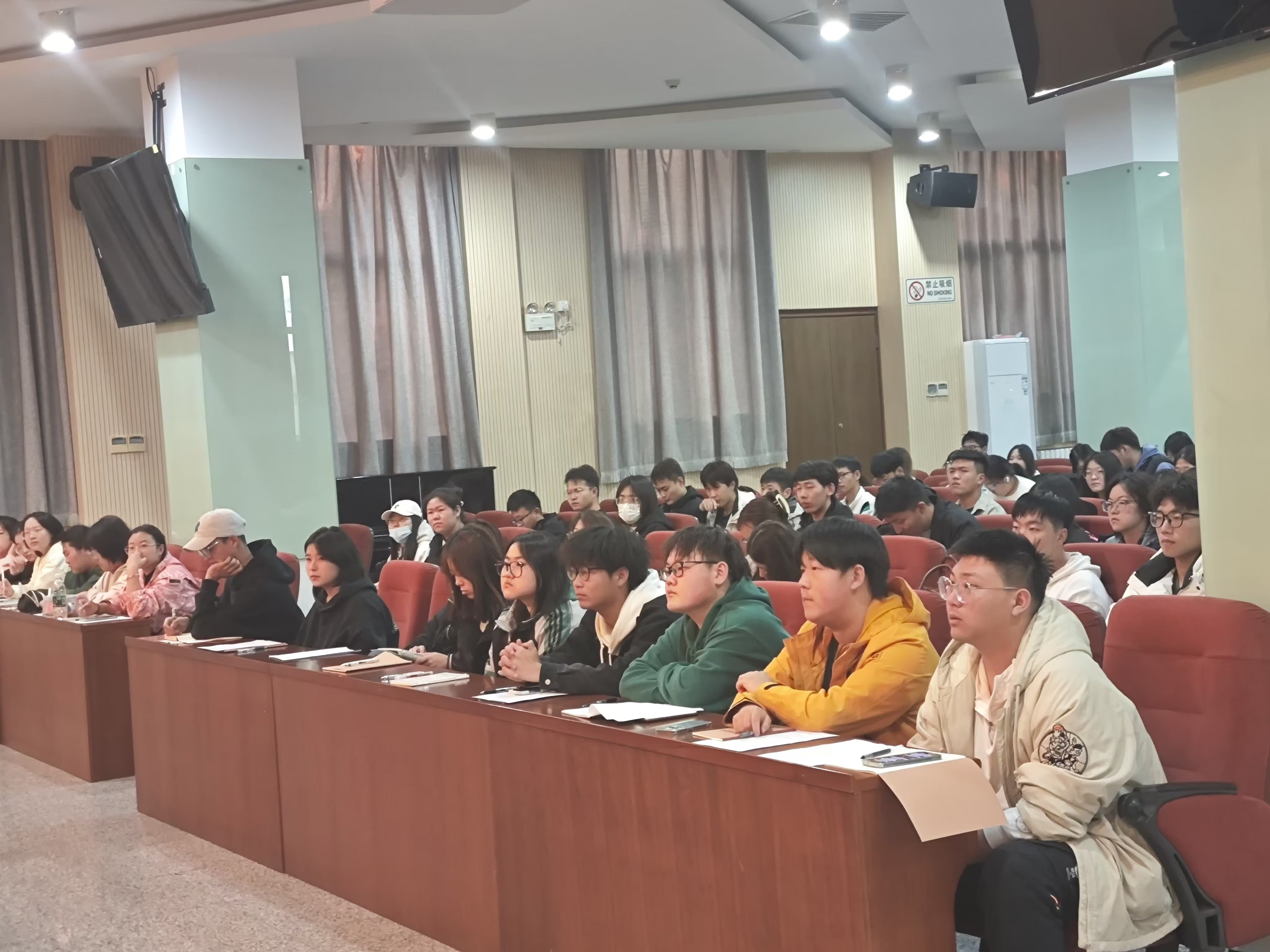 jk黑色丝袜美女被网站