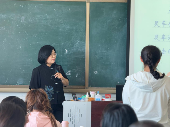 jk黑色丝袜美女被网站