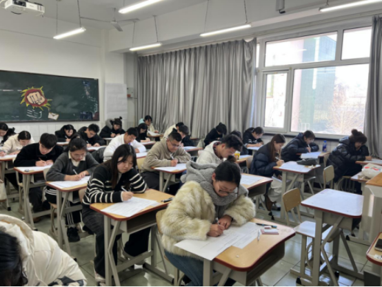 jk黑色丝袜美女被网站