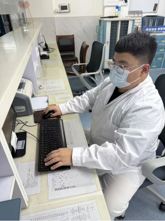 jk黑色丝袜美女被网站