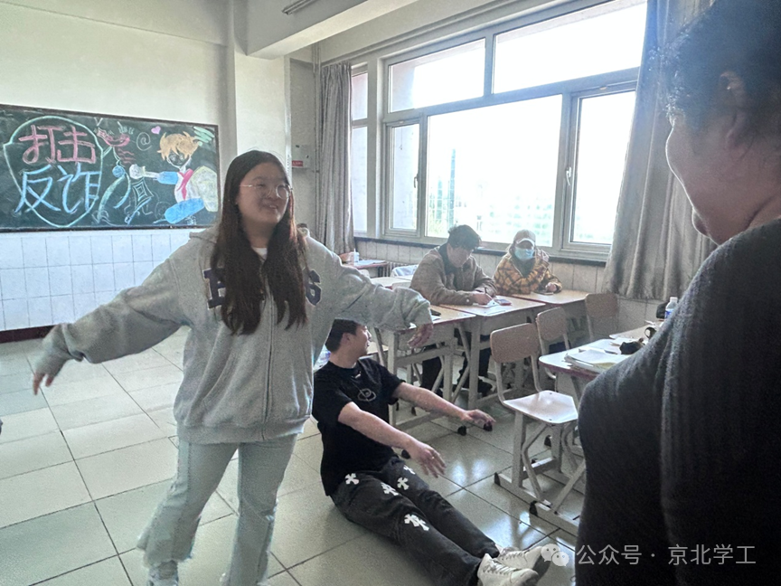 jk黑色丝袜美女被网站