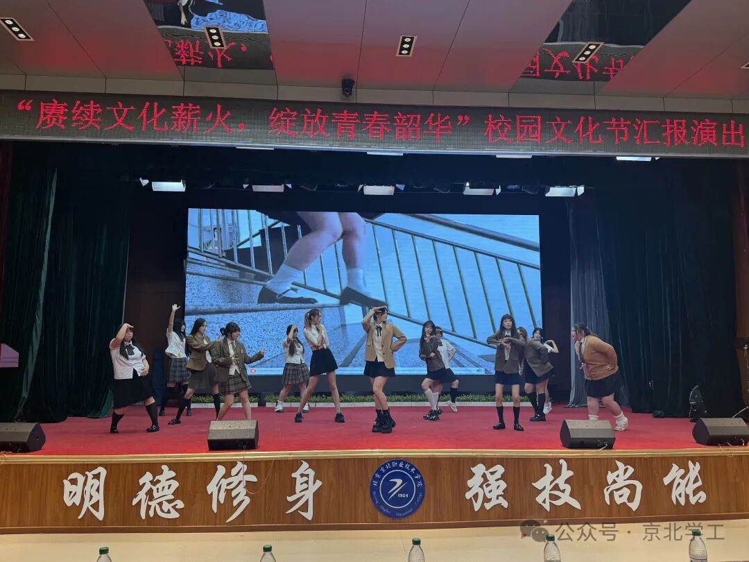 jk黑色丝袜美女被网站