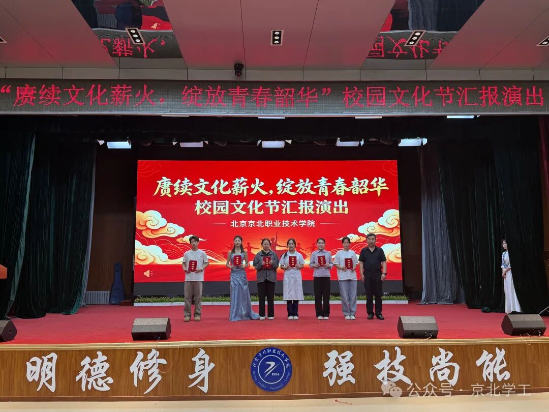 jk黑色丝袜美女被网站
