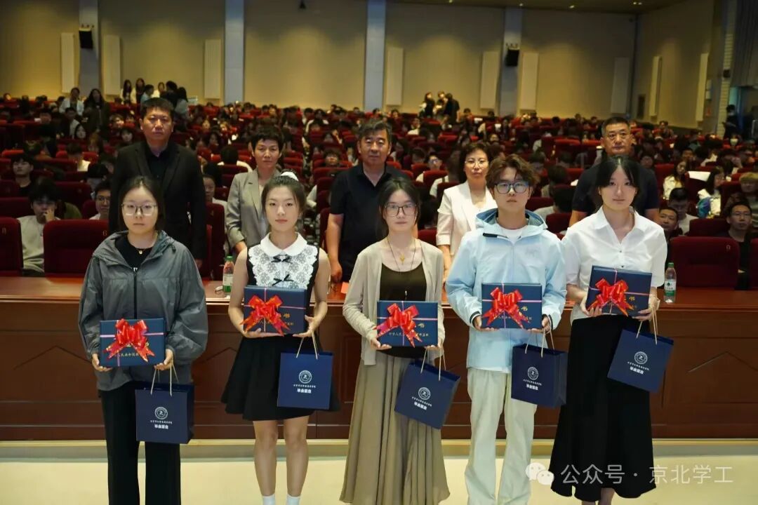 jk黑色丝袜美女被网站
